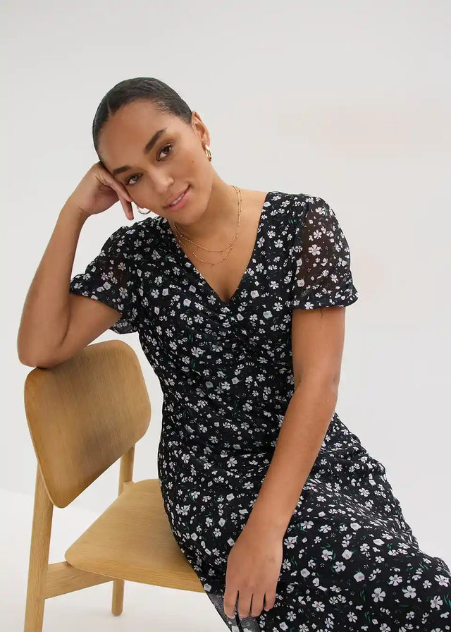 25180733