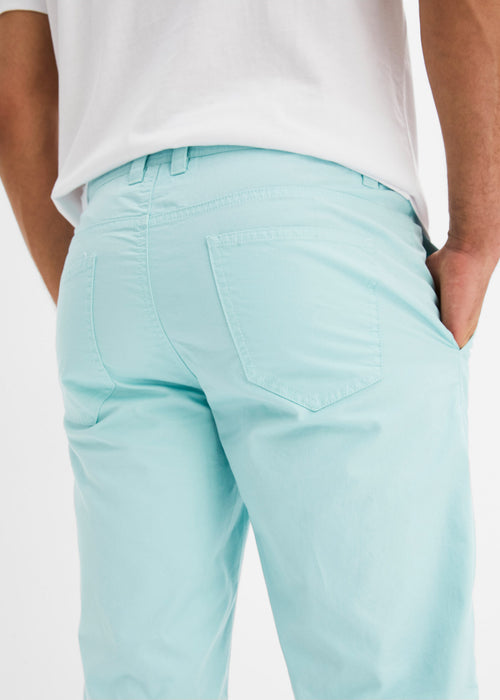 Bermuda hlače z deloma elastičnim pasom v klasičnem kroju