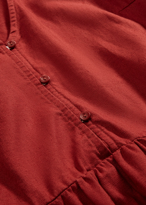 Tkana obleka z žepi v A-kroju v dolžini okrog kolen iz platna