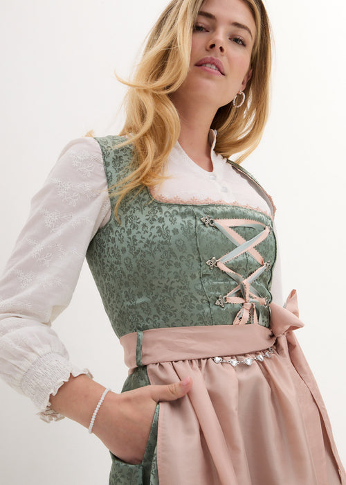 Dirndl s predpasnikom