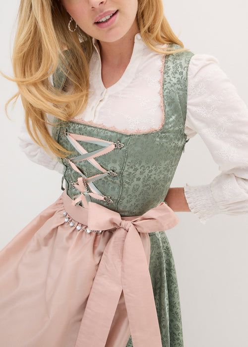 Dirndl s predpasnikom