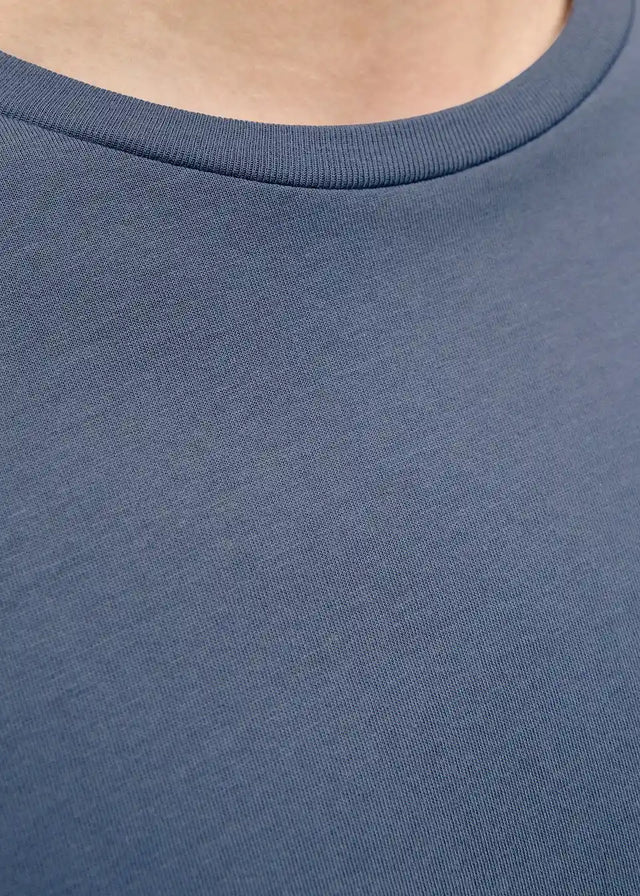26002655
