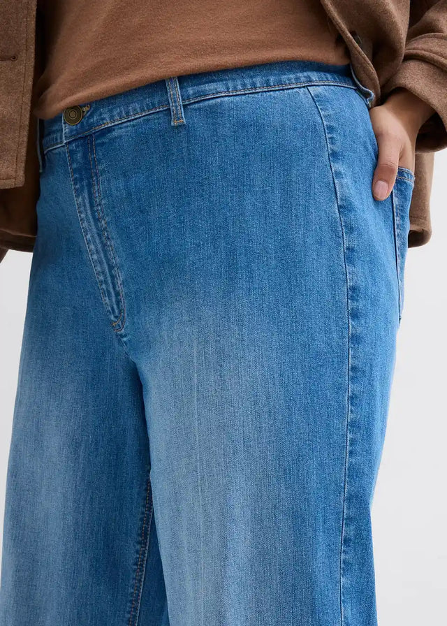 26003053